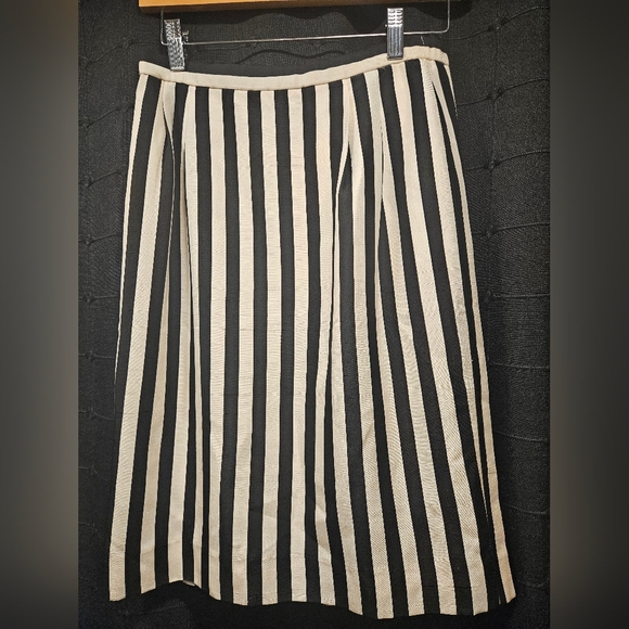 Saks Fifth Avenue Dresses & Skirts - Vintage Saks Fifth Avenue 100% Silk Striped Midi Skirt - Size 6 (Fits like 2/4)